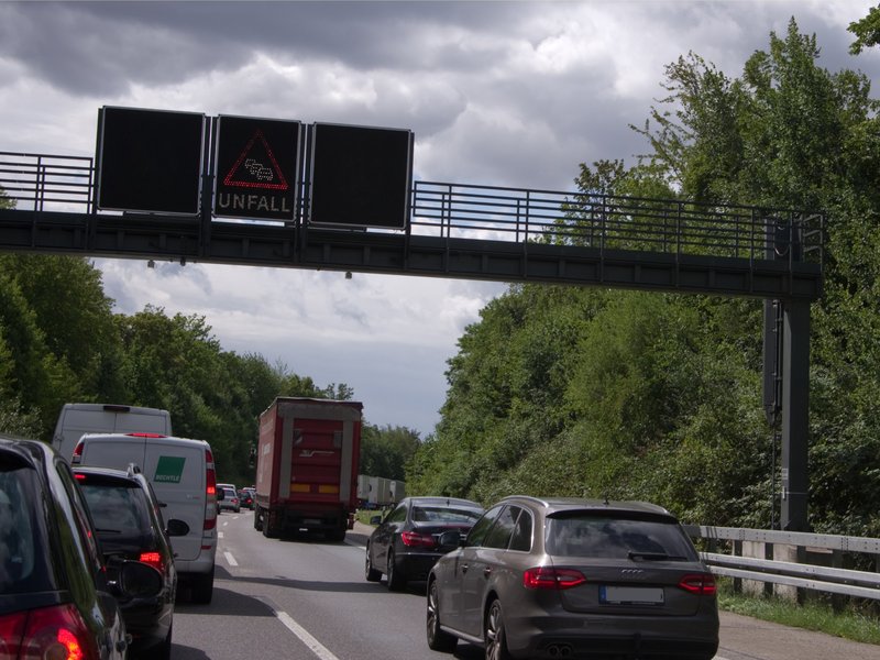 Bild stau-auf-der-autobahn.jpg